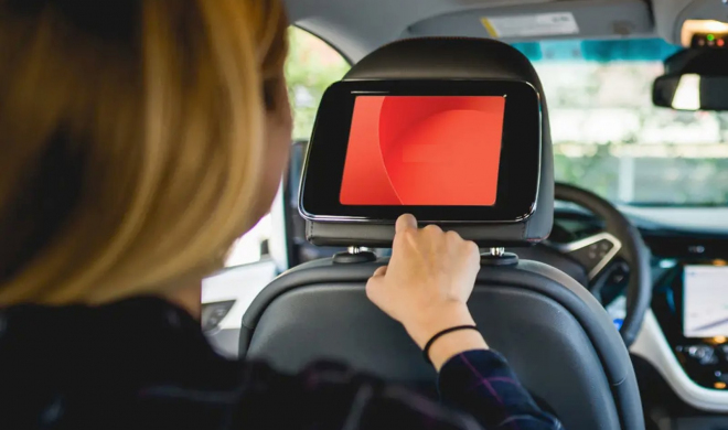 Taxíky bez řidiče jsou stále větší průšvih. Firmě prodělávají 121 milionů denně, i když jsou placené