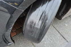 Řidič si v běžném provozu spletl své auto s monopostem Formule 1, policie to ocenila na 5 tisíc