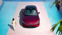 Číňané musí mít vždy o něco víc. Zatímco Audi končí u A8, oni ukázali A9L, na svou velikost a luxus uvnitř stojí pakatel