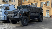 V Moskvě nafotili nové obrněné auto ruské policie. Ze zbraně proti „zlobivým” jde strach, i když stojí