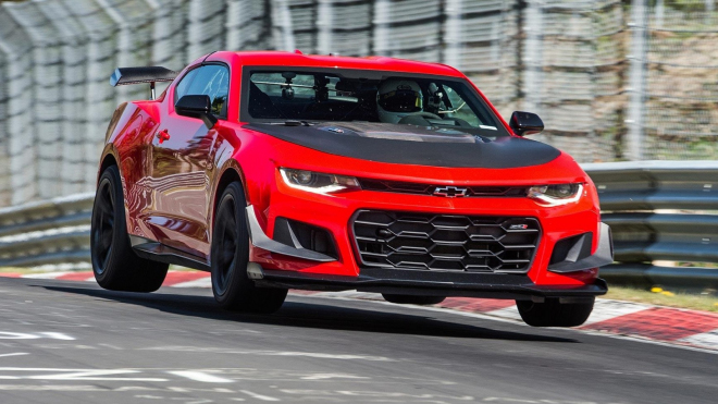 „Americkej kýbl” ohromil časem z Ringu. Za zlomek ceny skoro vyrovná 911 GT3