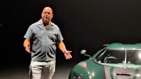 Mezi šéfem Koenigseggu a jedním z jeho zákazníků zuří otevřený spor, firma je prý „letadlo”, její auta šmejd