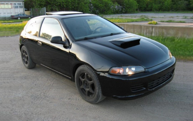 Jak na sleeper? A co takhle zabalit Imprezu WRX do hávu Civicu?