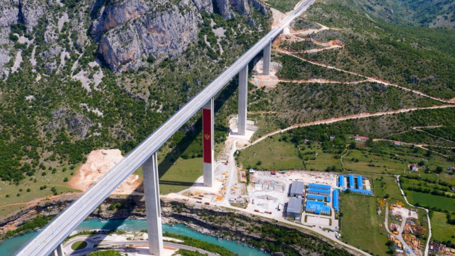 Černá Hora staví na dluh asi nejdražší dálnici na světě, vede doslova do nikam