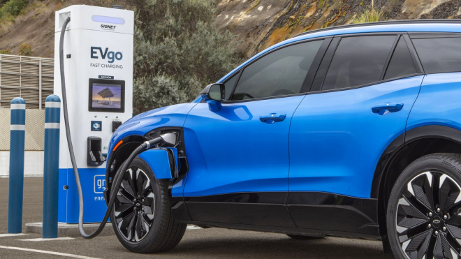 GM po řadě selhání přikázal okamžitě zastavit prodej svého klíčového elektromobilu, to je skutečně nadělení