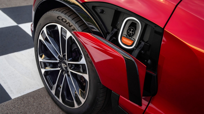 Nejnovější elektromobil Chevroletu se novinářům při testech rozpadá pod rukama, tolik problémů někteří ještě nezažili
