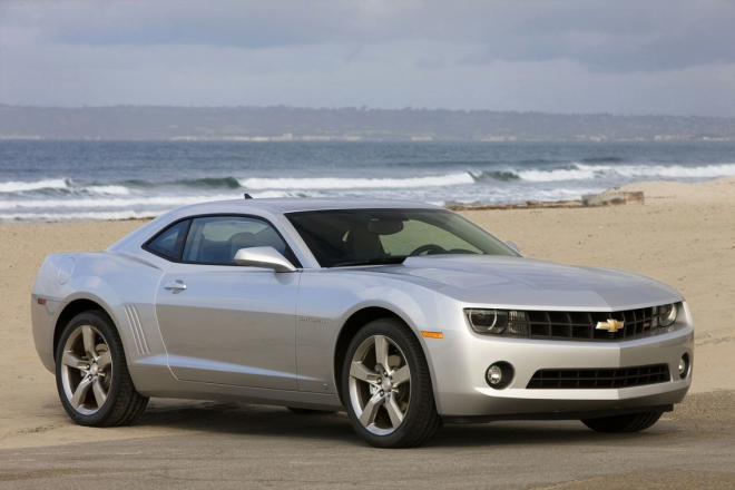 Nový Chevrolet Camaro míří na silnice
