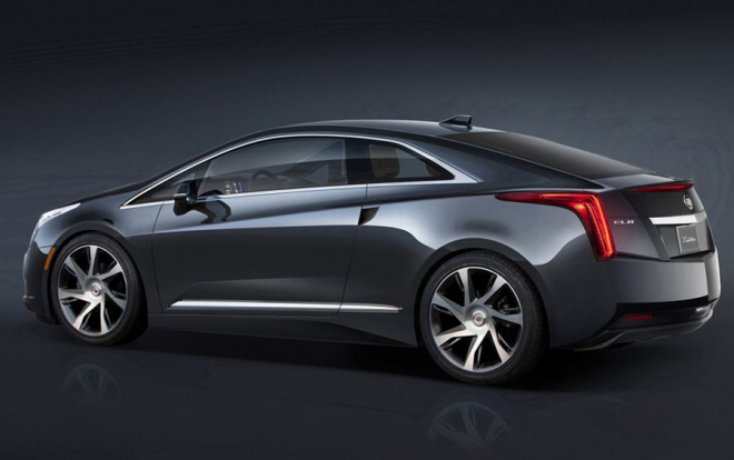 Cadillac ELR detailně: technicky je to Volt, podvozkově Astra OPC, váží ale 1,8 tuny
