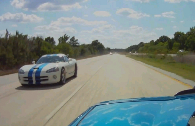 Chevrolet Corvette C6 biturbo vs. Dodge Viper SRT10 biturbo: 1 500 vs. 1 200 koní (video)