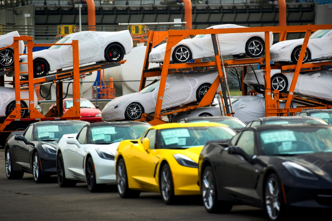 Nová Corvette je hit, zákazníci si na dodání počkají půl roku (+ video)
