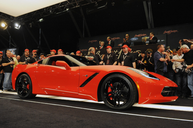 Chevrolet Corvette Stingray 2013: první kus byl vydražen za 21,5 milionu Kč (+ video)