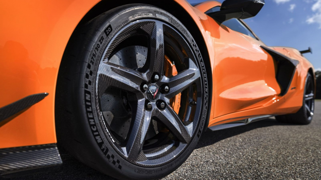 Americké „Ferrari pro chudé” jde teď koupit ještě levněji, nová výkonnější verze poslala ceny dosavadního vrcholu dolů