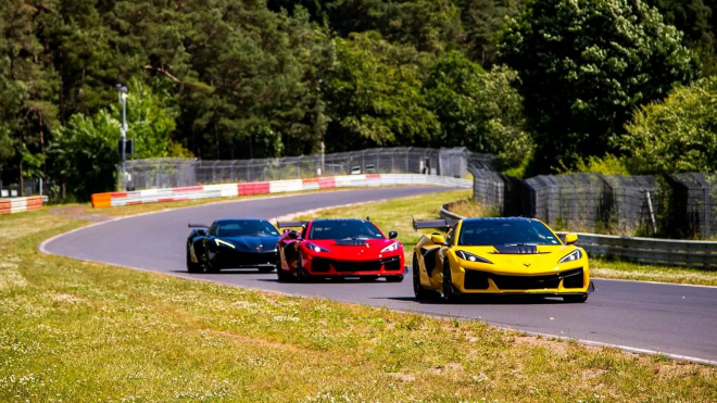 „Americkej kýbl” si na nejnáročnějším okruhu světa namazal na chleba téměř všechny a všechno hned v několika verzích