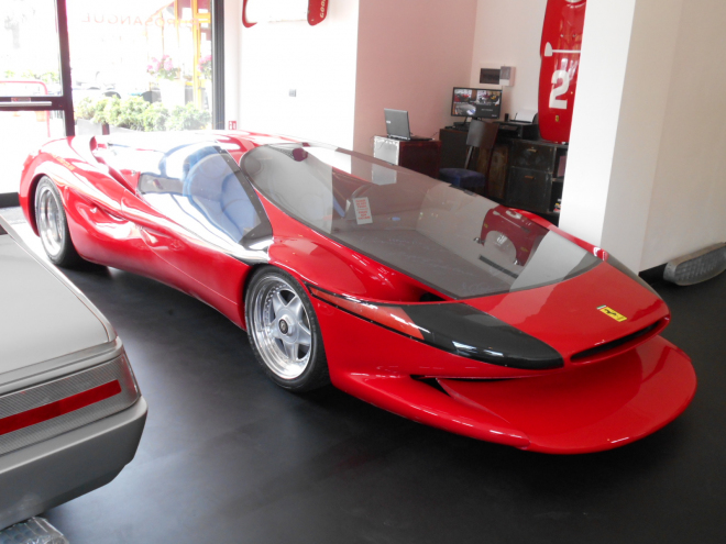 Colani Ferrari Lotec Testa d'Oro: placka jedoucí 351 km/h může být vaše