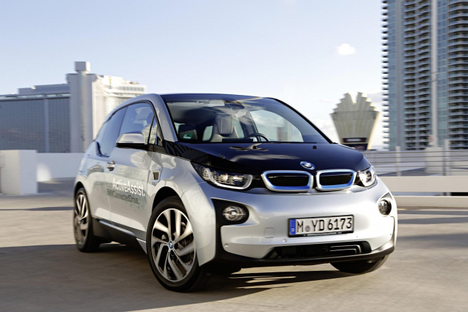 Novinky BMW: nový iDrive ovladatelný gesty či parkovací autopilot