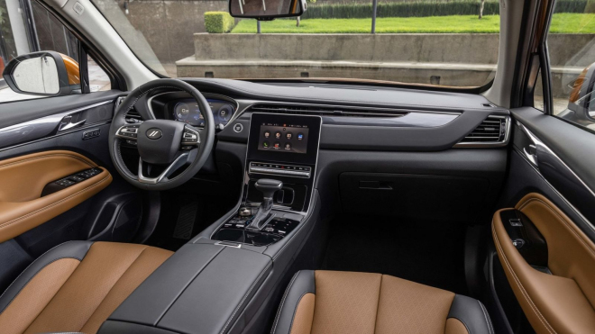 Nedostatek aut zašel tak daleko, že je pro Ameriku dobrý roky starý Číňan prodávaný i v Rusku