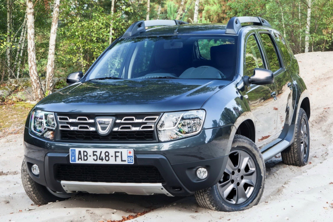 Dacia Duster 2014: facelift na nových fotkách odhalil i interiér