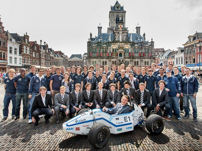 Elektrická formule DUT12 pokořila rekord, na stovku to zvládne za 2,15 s (+ videa)