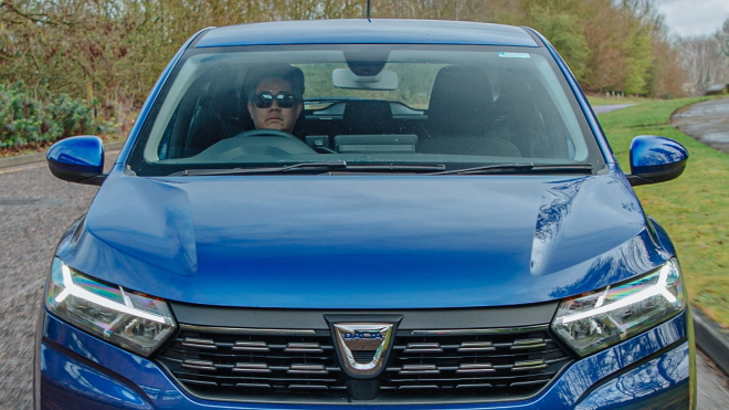 Všechny nové nejlevnější Dacie musí povinně do servisů, tentokrát nejde o banalitu