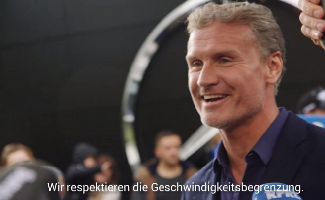 David Coulthard je dobrý řidič, ale špatný lhář. Při Gumballu si marně hrál na svatouška (video)