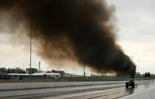 Dieselový dragster udělá 400 metrů za sedm sekund, se spoustou kouře (video)