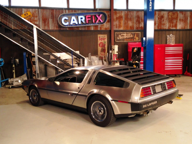 DeLorean DMC-12 nemusí být slabý, stačí použít motor z Corvette (+ videa)