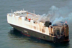 Další rejdařská firma s okamžitou platností zakázala převoz elektrických aut na všech svých lodích, riziko požáru je prý neúnosné