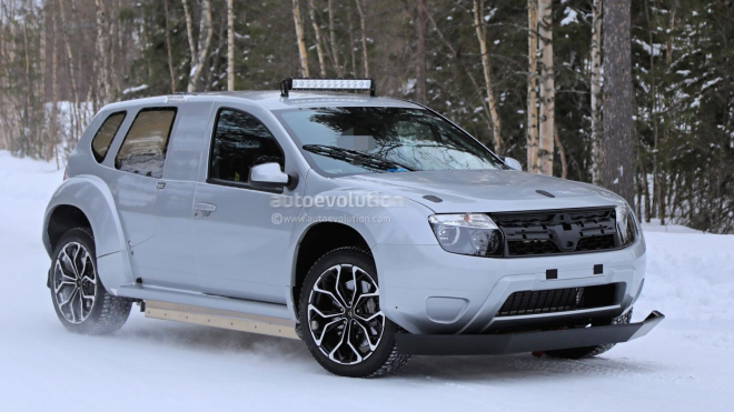 Špióni přistihli při testech podivný prototyp Dacie Duster, má ještě starou karoserii