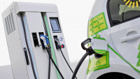 Video s dobíjecí stanicí elektromobilů poháněnou dieselovým generátorem obletělo svět, ukazuje jejich faleš