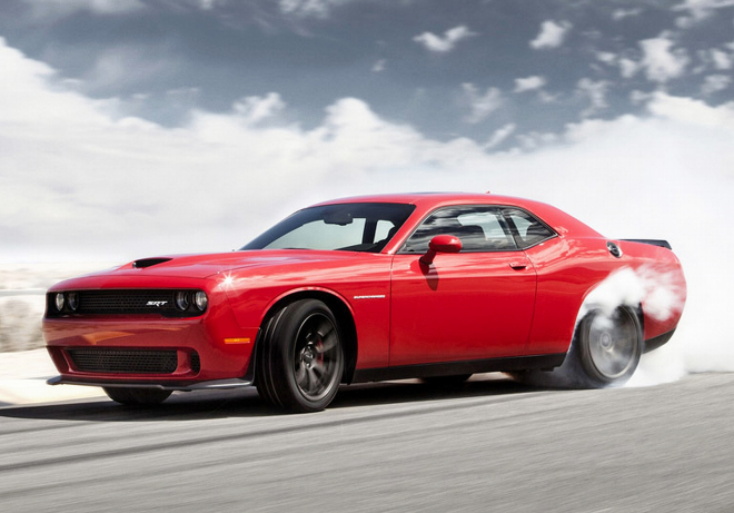 Dodge Challenger SRT Hellcat 2015: zadní kola nakonec smaží až 716 koní