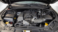 Automobilka otočila o 180 stupňů. Tohle auto mělo skončit s motory V8, místo toho teď bude nabízet jen osmiválce