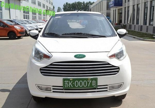 Číňané kopírují už i propadáky, Dojo Pioneer je klon Astonu Martin Cygnet