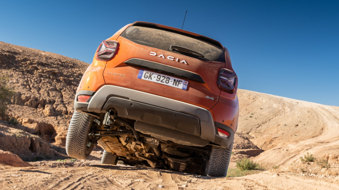 Dacia Duster totálně nezvládla losí test, přes nízkou rychlost může být ráda, že se udržela na kolech