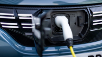 I nejlevnější elektromobil Evropy od Dacie je předražený nesmysl, své chyby nezastře krátko- ani dlouhodobě
