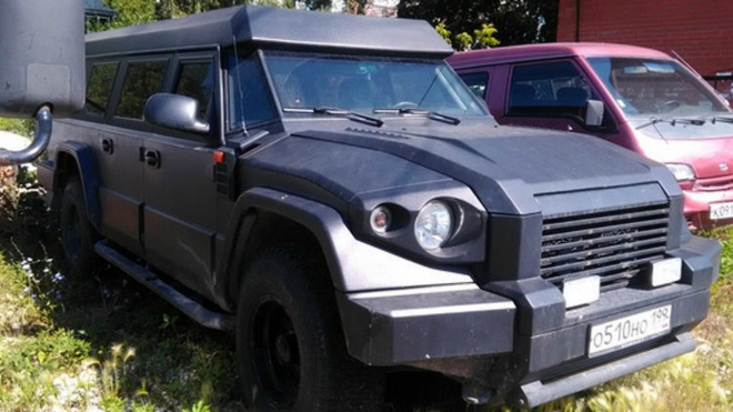 Rusové levně prodávají luxusní pojízdný bunkr, v až 180 km/h odolá ráži 12,7 mm