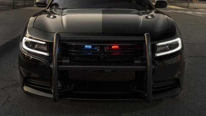 Policista v neoznačeném služebním autě vybrzďoval motorkáře, způsobil nehodu, která ho mohla zabít