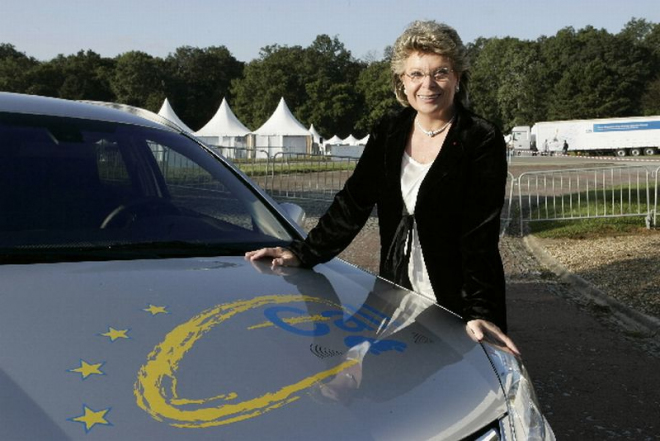 Feministky slaví, EU zavádí kvóty na množství řidiček za volantem
