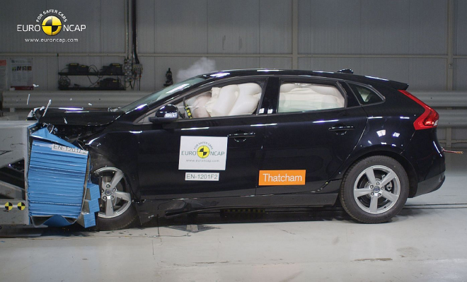 Crash testy: Kia Cee'd, Volvo V40, Renault Clio, Audi A3 2012 ad.