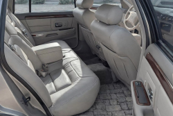 Někdo se pokusil prodat auto v aukci s pomocí fotek upravených AI, vykopli ho i s &bdquo;koberečky ze šutráků&rdquo;