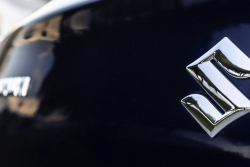 Suzuki dalo po dekádách sbohem svému dosavadnímu logu, samurajské S už nikdy nebude jako dřív