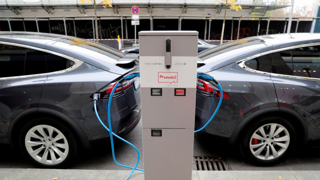 V Nizozemsku už lidé elektromobily nechtějí ani při štědrých dotacích, ani takhle je nepůjde vnutit všem