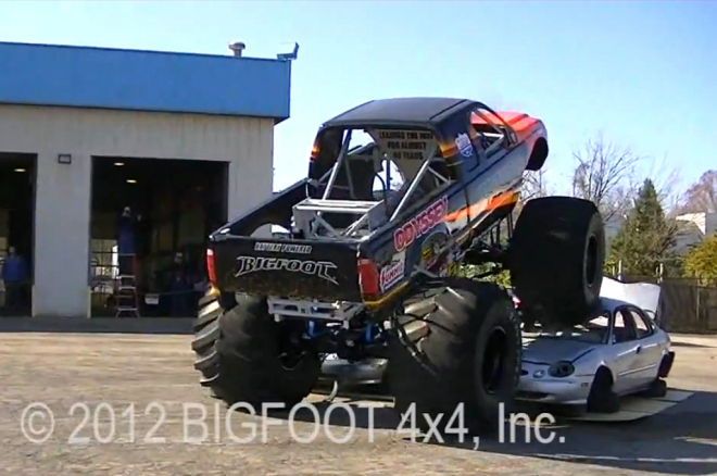 Elektrický Monster Truck od Bigfoot 4x4: a bortící se auta jsou konečně slyšet (video)