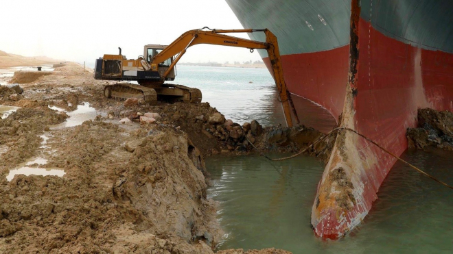 Technik vysvětlil, jak se skutečně mohlo stát, že obří loď na týden zablokovala Suez