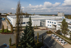 Další velký dodavatel automobilek krachuje, je v insolvenci. Má největší pobočku v Česku, zaměstnává 4 500 lidí