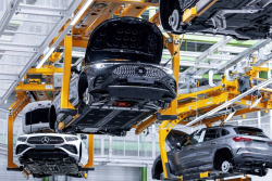 V Evropě je už 8 zbytečných továren na auta, pro které neexistuje využití. A situace se má dál jen zhoršovat