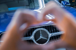 Konec pohádek: Mercedes přišel ve druhém kvartálu o další desetinu zákazníků, prodeje elektromobilů se propadly o čtvrtinu