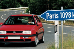 Golf letos slaví významné jubileum, dokonce rovnou padesátku, Volkswagen po něm ale radši ani neštěkne