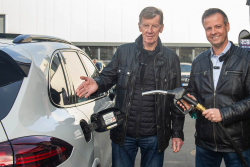 Nechte si své spalovací auto, radí aliance, za pár let může být dostupných ekologických paliv všude fůra