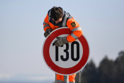 Jezdi 130, posílíš mír! Němci padli tak hluboko, že rychlostní limit na dálnici berou jako formu boje proti Rusku