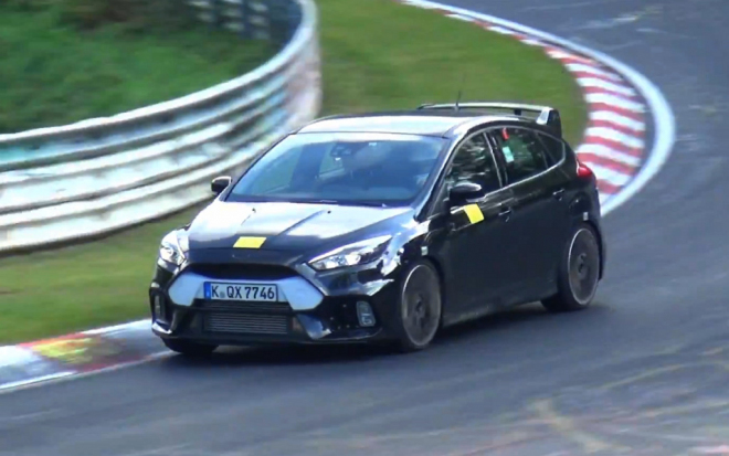 Ford Focus RS 2016 při závěrečných testech na Ringu působí odhodlaně (video)